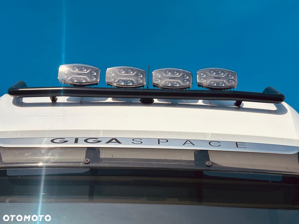 Mercedes-Benz Actros - 26