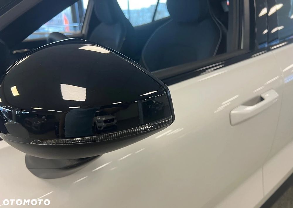 Volvo EX30 Single Motor Extended Range RWD Plus - 16