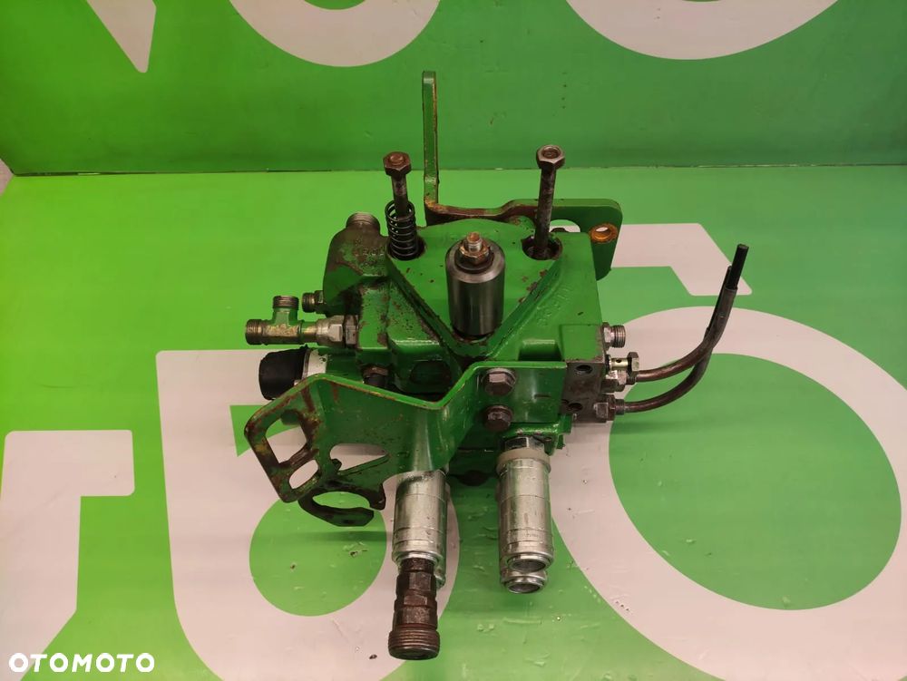 Rozdzielacz hydrauliczny HUSCO RE239127 AL119219 John Deere 6800 - 6