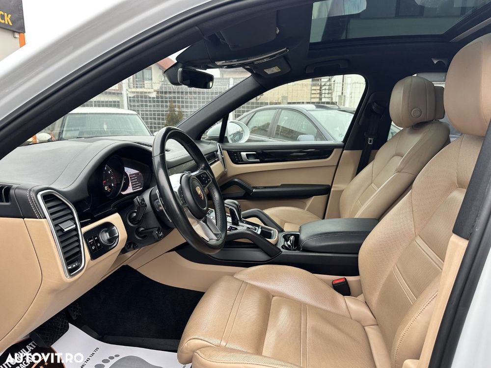 Porsche Cayenne - 12