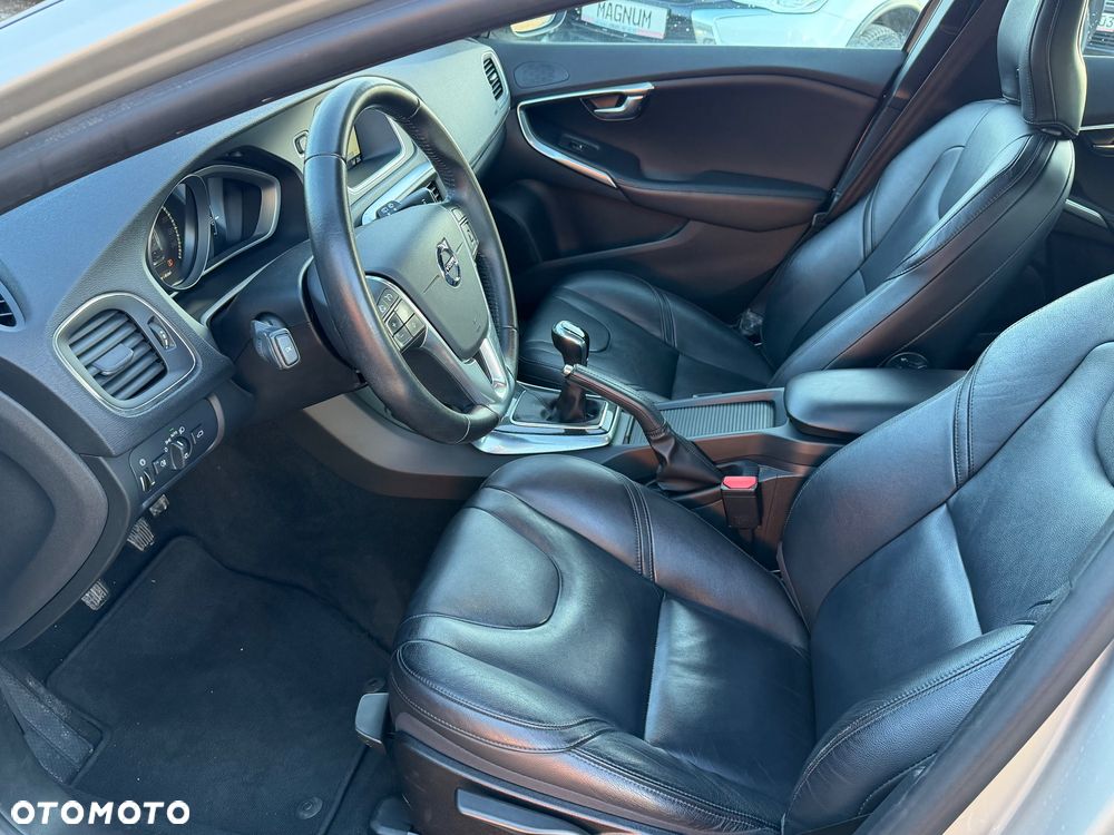 Volvo V40 D3 Momentum - 5