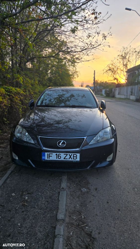 Lexus Seria IS 250 2.5 V6 Aut Executive - 1