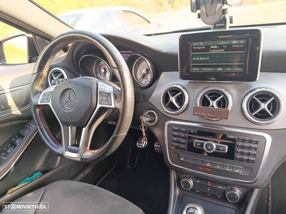 Mercedes-Benz GLA 200 d AMG Line - 10