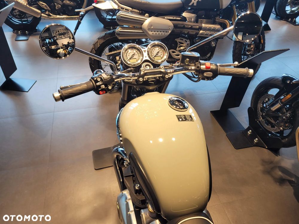 Triumph Bonneville - 6