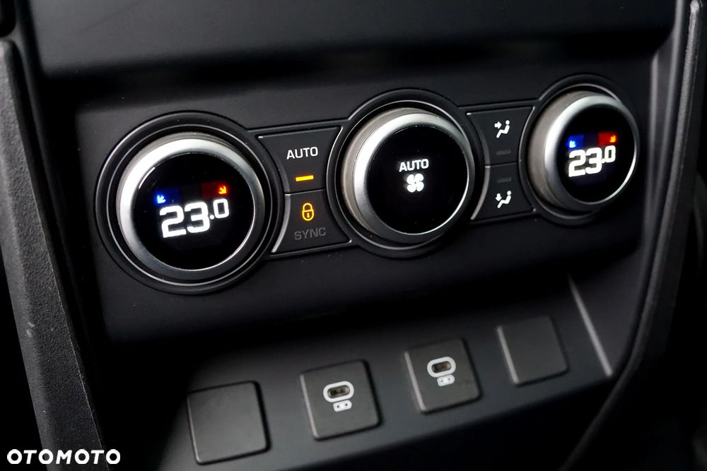 Land Rover Defender 110 D250 X-Dynamic SE - 27