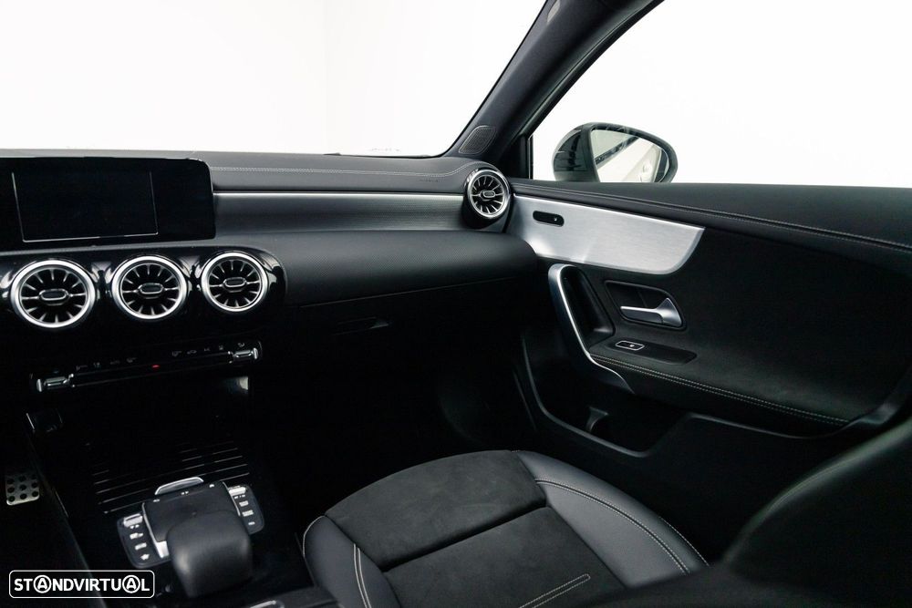 Mercedes-Benz A 250 e AMG Line - 17