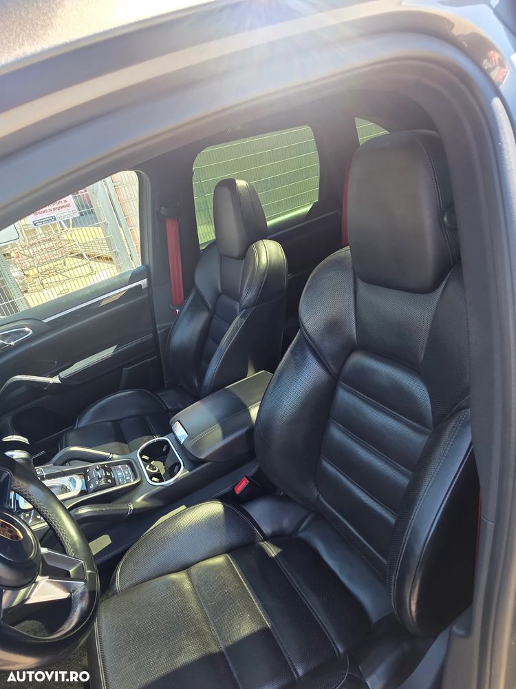 Porsche Cayenne - 8