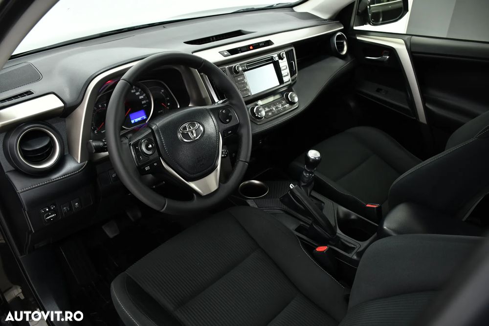 Toyota RAV4 2.0 D-4D 2WD Executive - 14