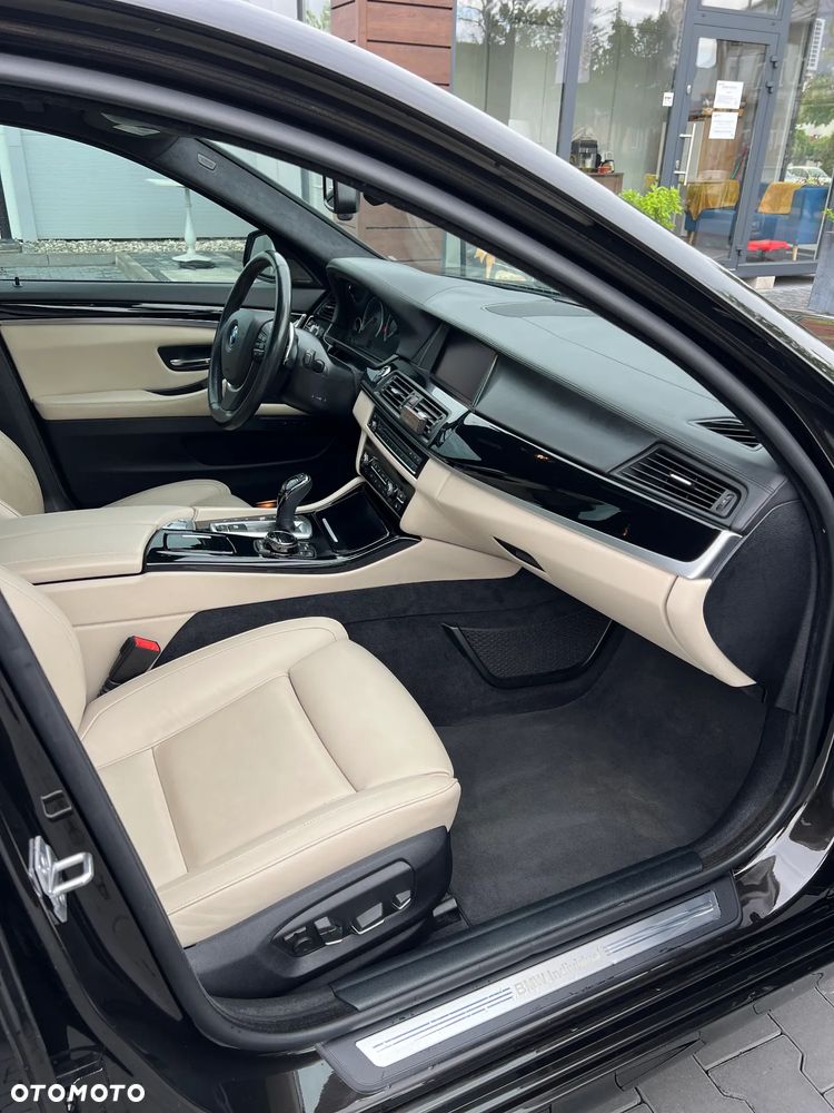 BMW Seria 5 550i xDrive Sport-Aut Luxury Line - 17