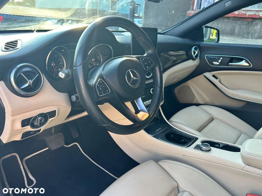 Mercedes-Benz CLA 250 7G-DCT - 16