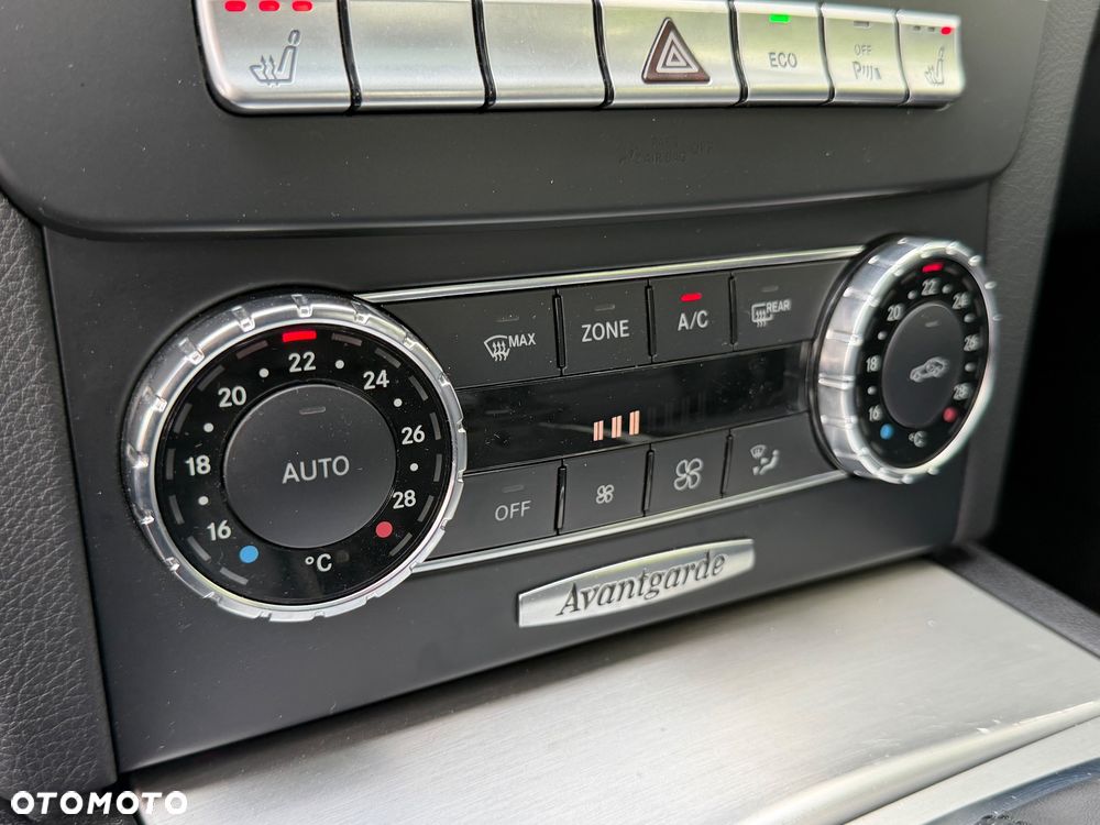 Mercedes-Benz Klasa C 250 CGI Automatik BlueEFFICIENCY Avantgarde - 34