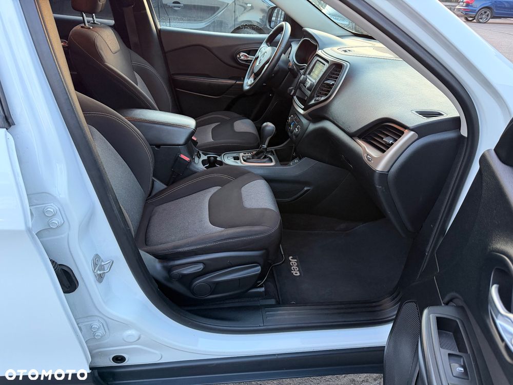 Jeep Cherokee - 12