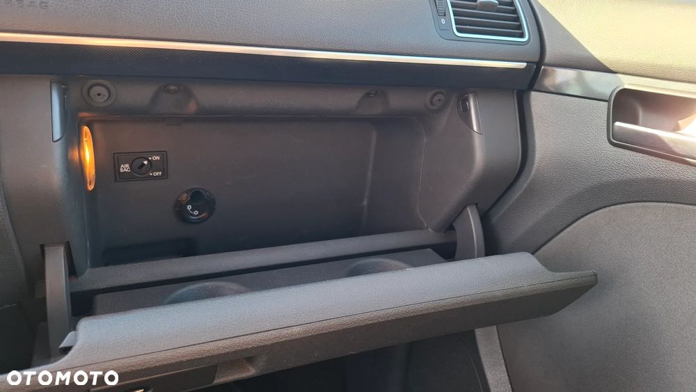 Volkswagen Touran 2.0 TDI DPF DSG Highline - 15