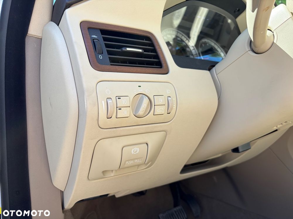 Volvo XC 70 - 24