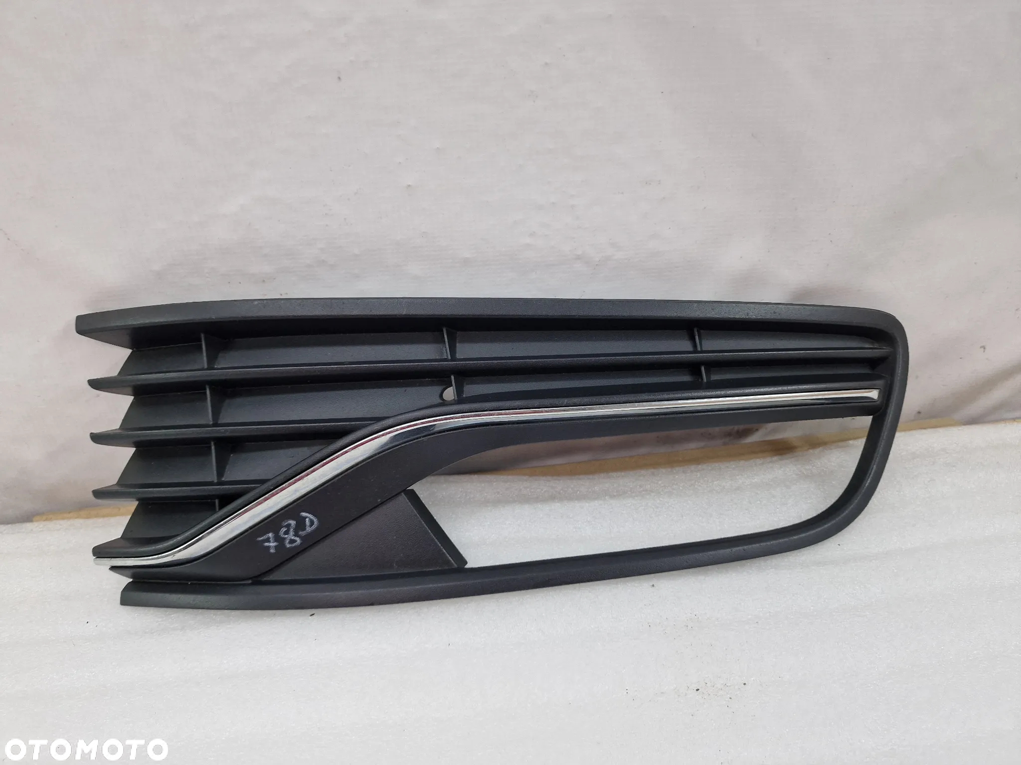 VW POLO 6C0 LIFT 13- LEWA KRATKA BOCZNA ZDERZAKA PRZEDNIEGO PRZÓD , 6C0853665K , NR AUKCJI E/78 - 30