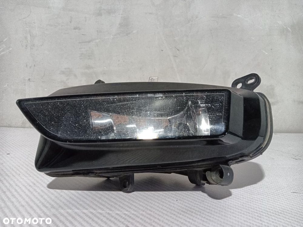 HALOGEN PRZÓD PRZEDNI PRAWY AUDI A4 B8 8K0941700 - 1