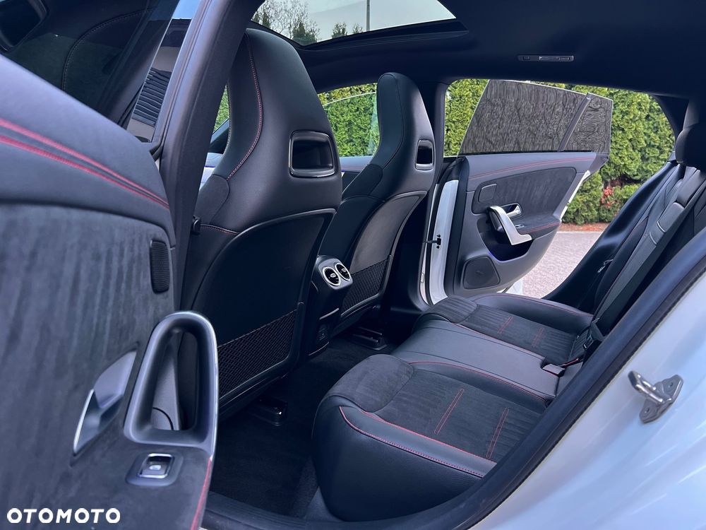 Mercedes-Benz CLA 250 4-Matic AMG Line 7G-DCT - 31