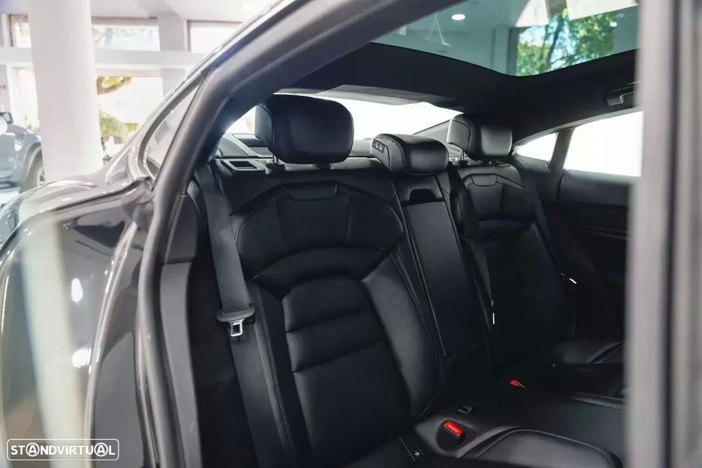 Porsche Taycan 4S — fotografia 45