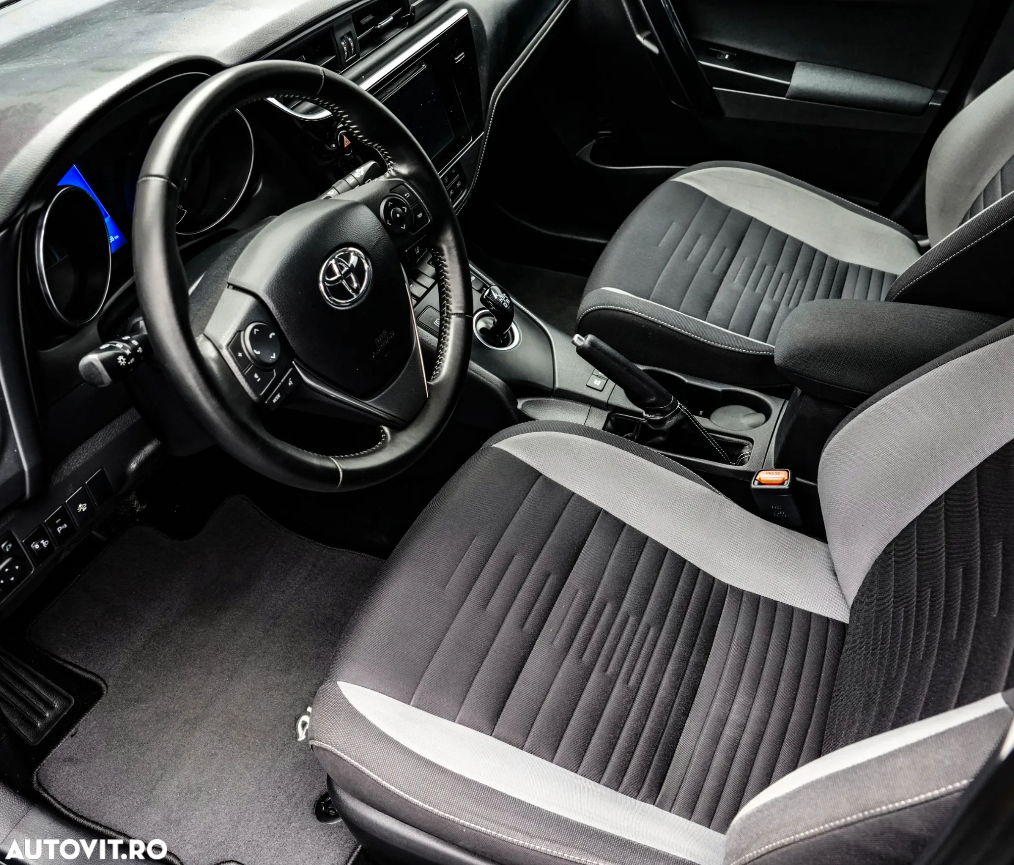 Toyota Auris 1.8 L VVT-i Hybrid Sol - 13