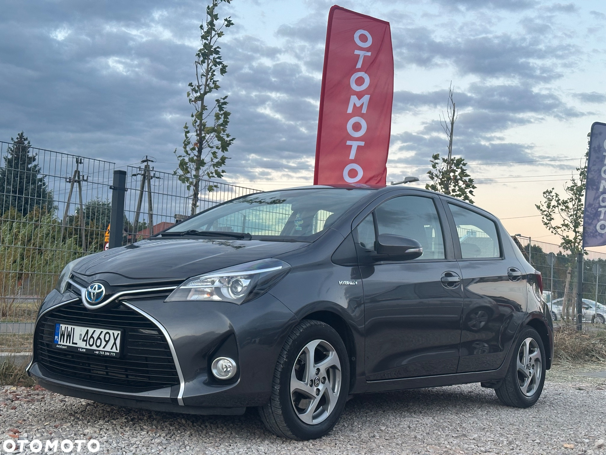 Toyota Yaris Hybrid 1.5 VVT-i - 5