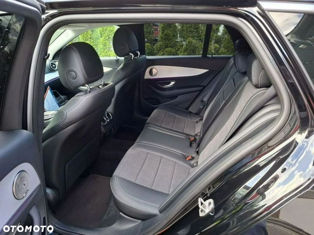 Mercedes-Benz Klasa E 300 de 9G-TRONIC - 17