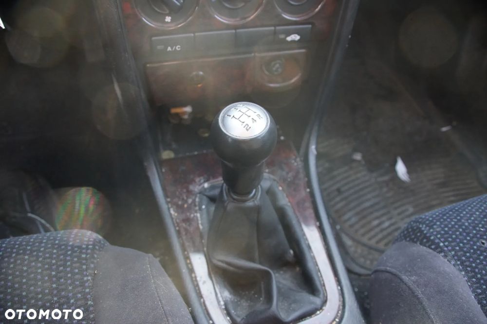 Auto na części - Honda Civic VI 1.4 16V 90 KM D14Z4 NH614M 1999R Silnik Skrzynia Drzwi Maska Klapa Zderzak Błotnik Lampa Szyba Lusterko Deska Kokpit Sterownik Moduł Czujnik Licznik Kierownica Panel - 13