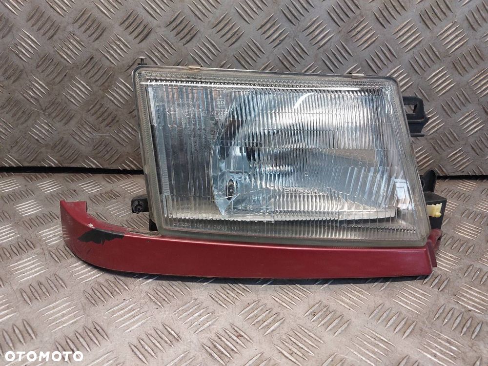 LAMPA REFLEKTOR PRAWY PRZÓD + LISTWA SUBARU FORESTER I - 1