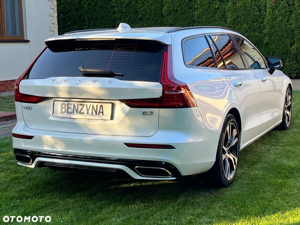 Volvo V60 2021 photo 2
