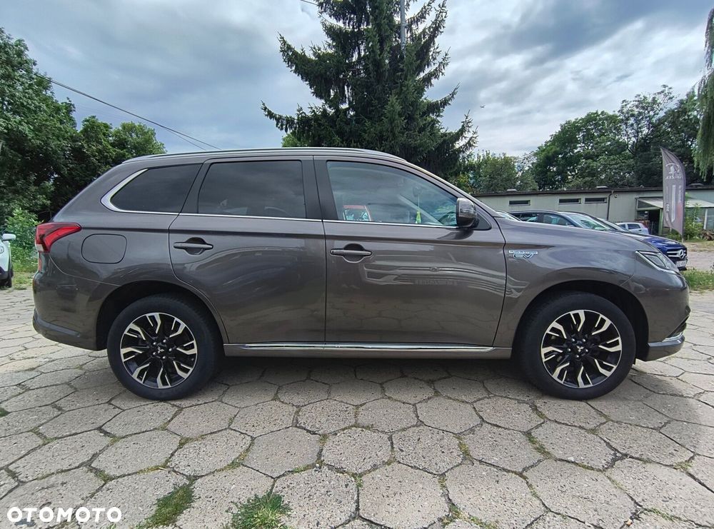 Mitsubishi Outlander - 4