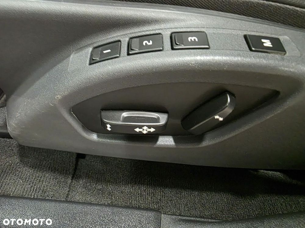 Volvo XC 60 D4 Momentum Pro - 12