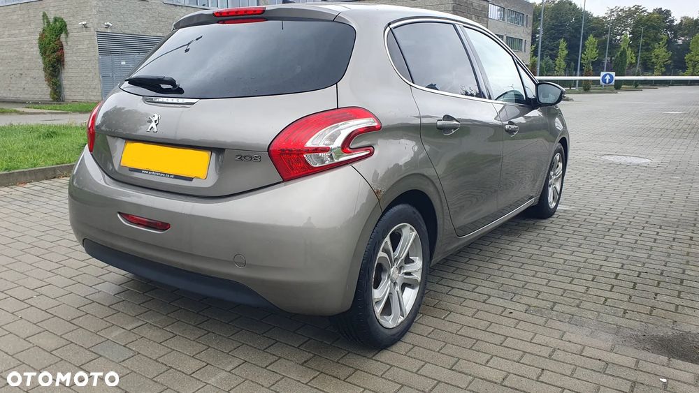 Peugeot 208 2014 photo 3
