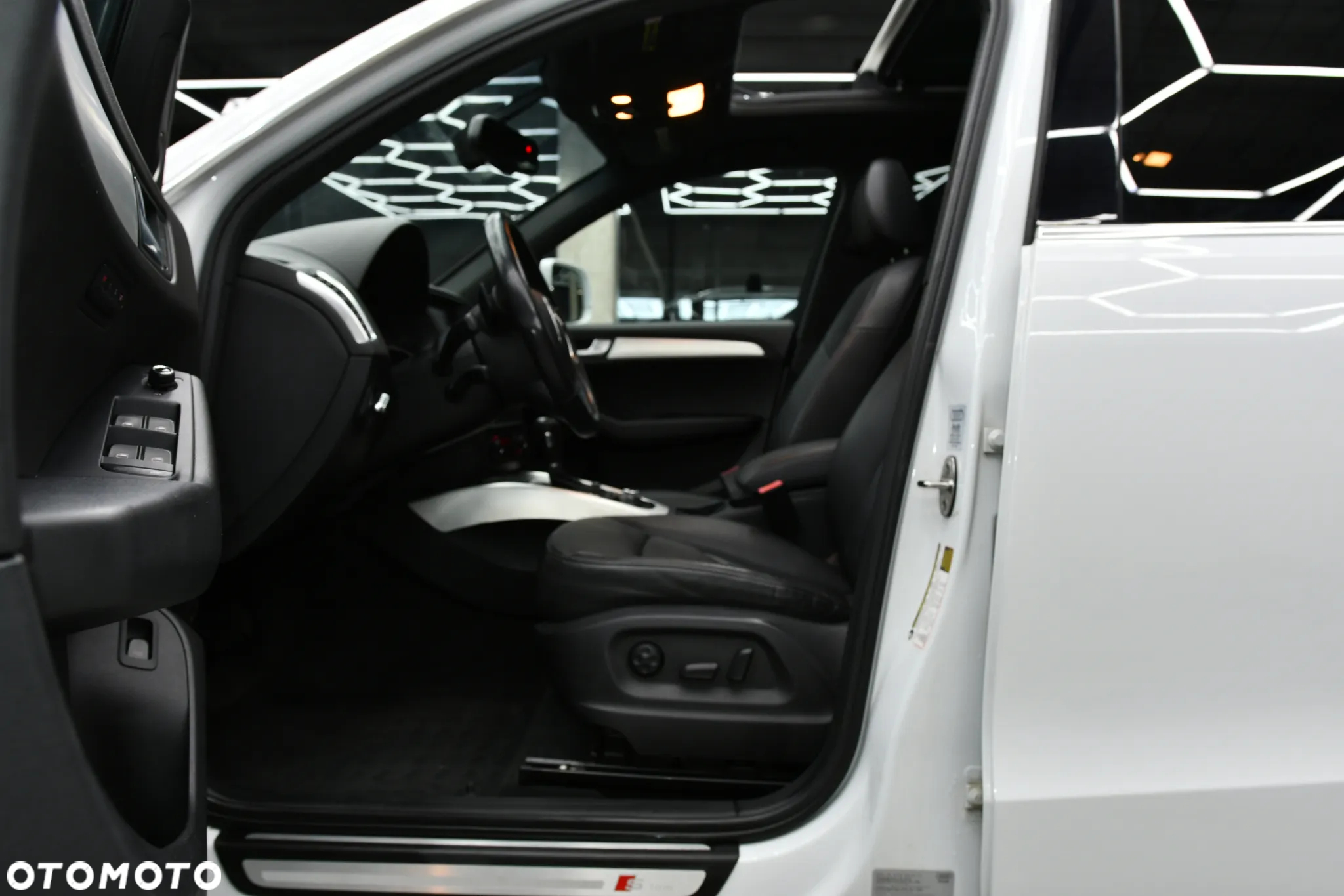 Audi Q5 3.2 FSI Quattro S tronic - 14