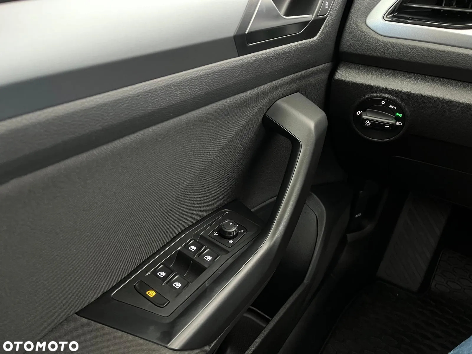Volkswagen T-Roc 1.5 TSI Life DSG - 12