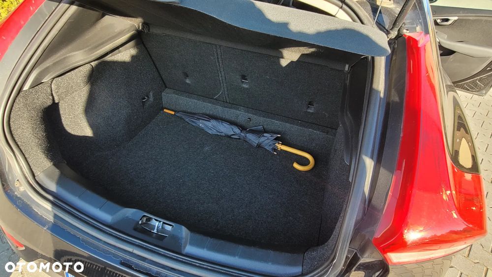 Volvo V40 D2 Momentum - 16