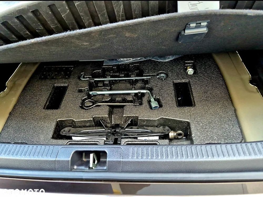 Toyota Camry 2.5 Hybrid Prestige CVT - 29