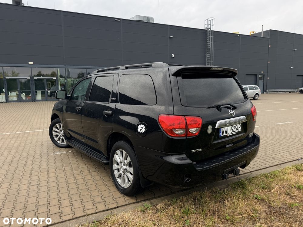 Toyota Sequoia - 5