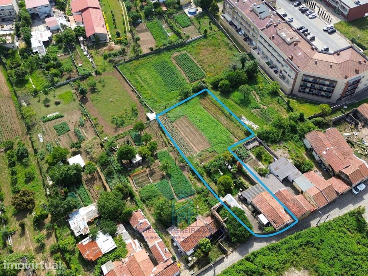 Terreno com casa térrea | Baguim (Rio Tinto) - Junto à Igreja - Grande imagem: 4/6