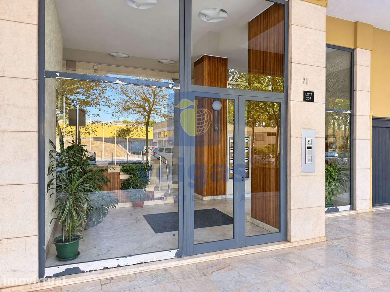 Apartamento T3 Renovado com Varandas em Benfica, Lisboa - Grande imagem: 3/21