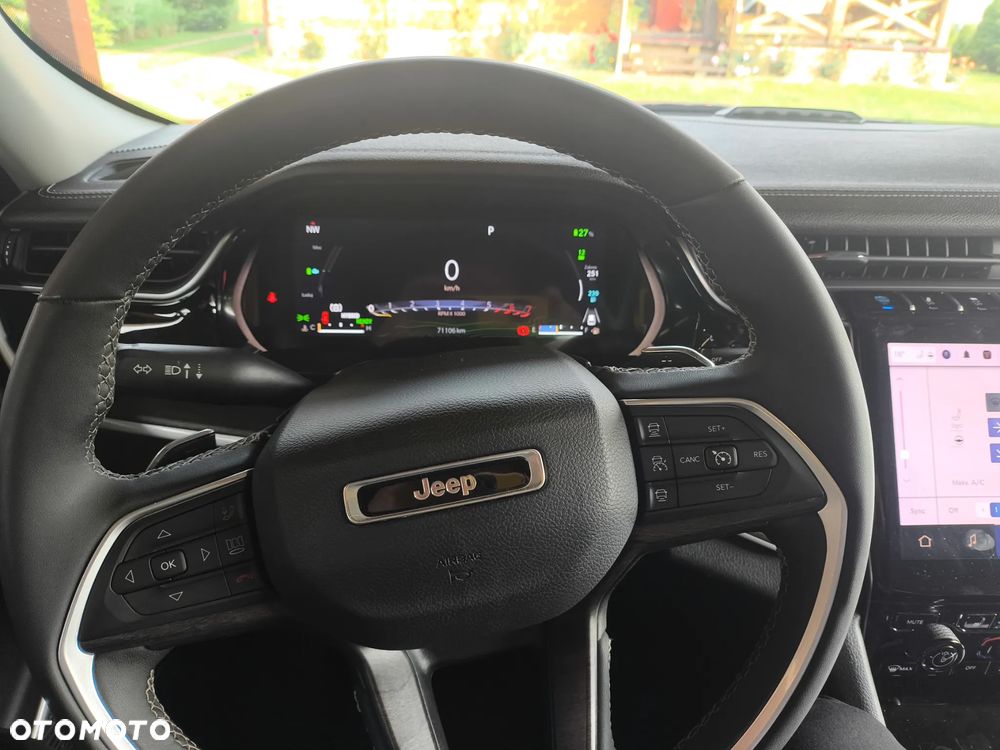 Jeep Grand Cherokee - 12