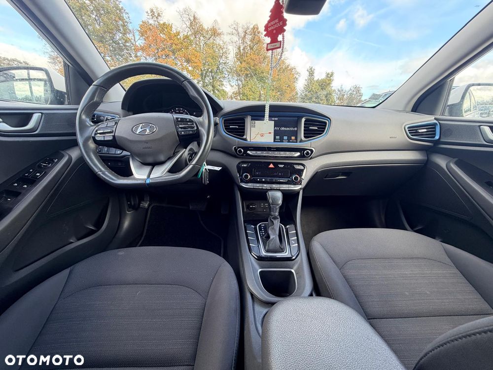 Hyundai IONIQ - 16