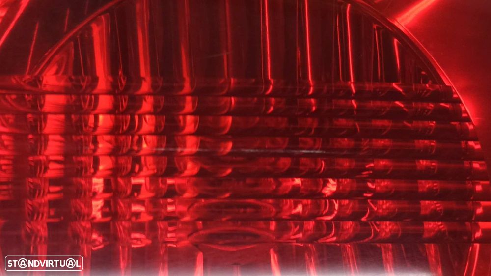 FAROLIM TRASEIRO DIREITO VOLKSWAGEN TOUAREG (7LA) TDI R5 - 9