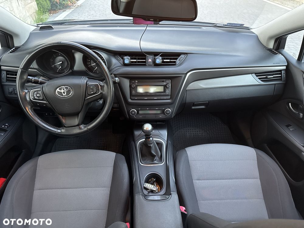 Toyota Avensis - 7
