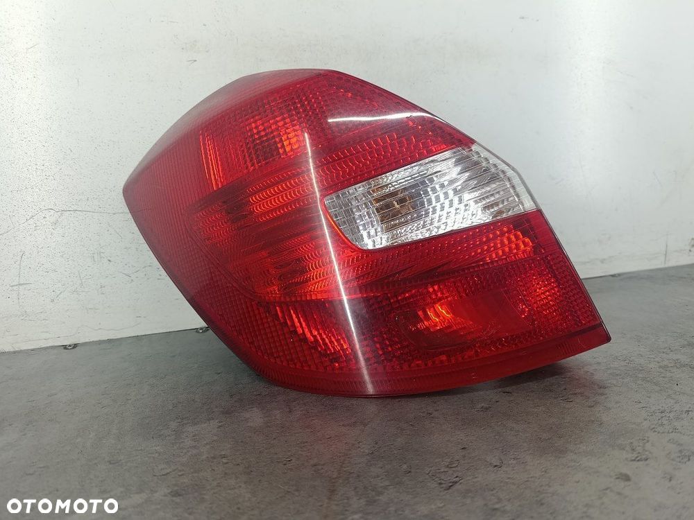 LAMPA TYLNA LEWA SKODA FABIA II FL ZSB5J6945095 HATCHBACK - 1