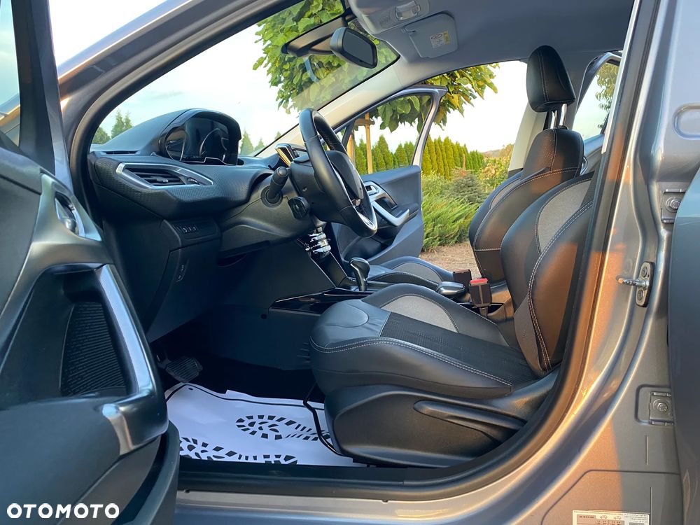 Peugeot 2008 1.2 Pure Tech Allure S&S EAT6 - 23
