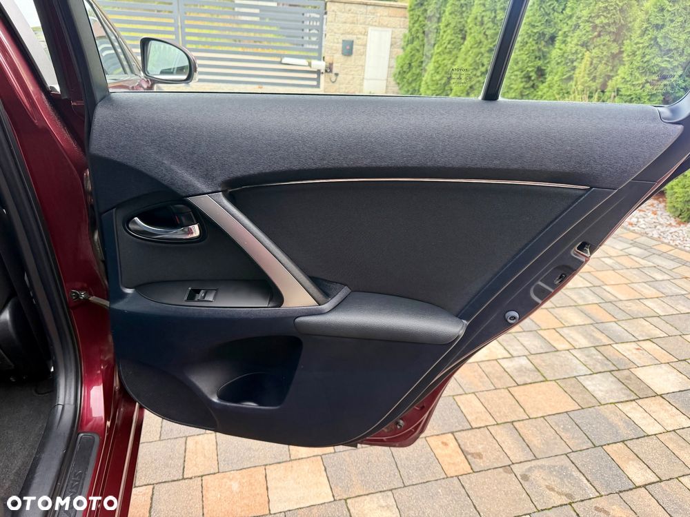 Toyota Avensis 1.8 Sol NAVI - 23