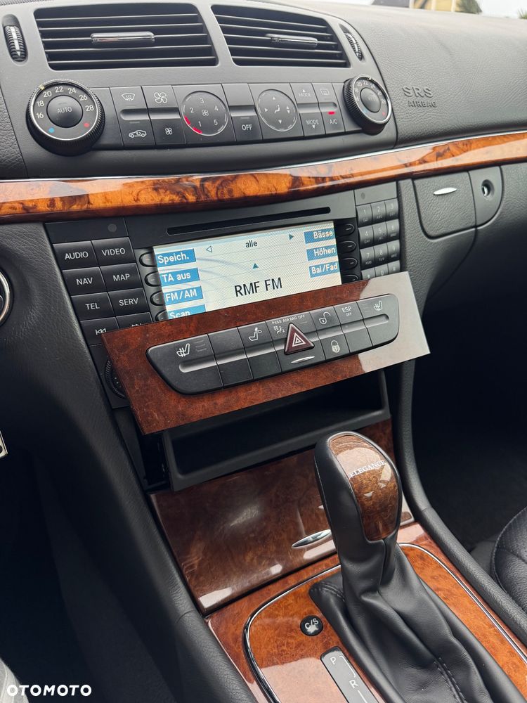 Mercedes-Benz Klasa E 350 4Matic Automatik Elegance - 25