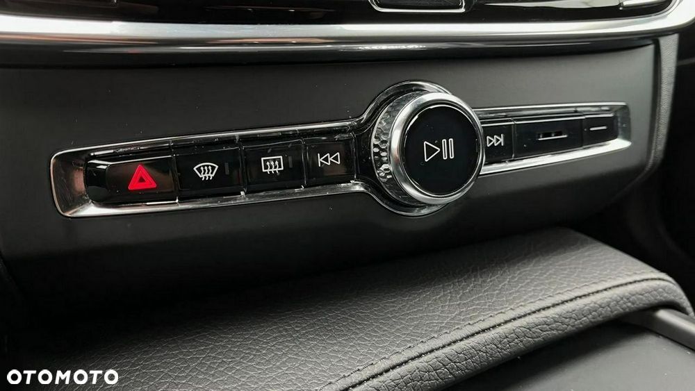 Volvo V90 D3 AWD Momentum - 26