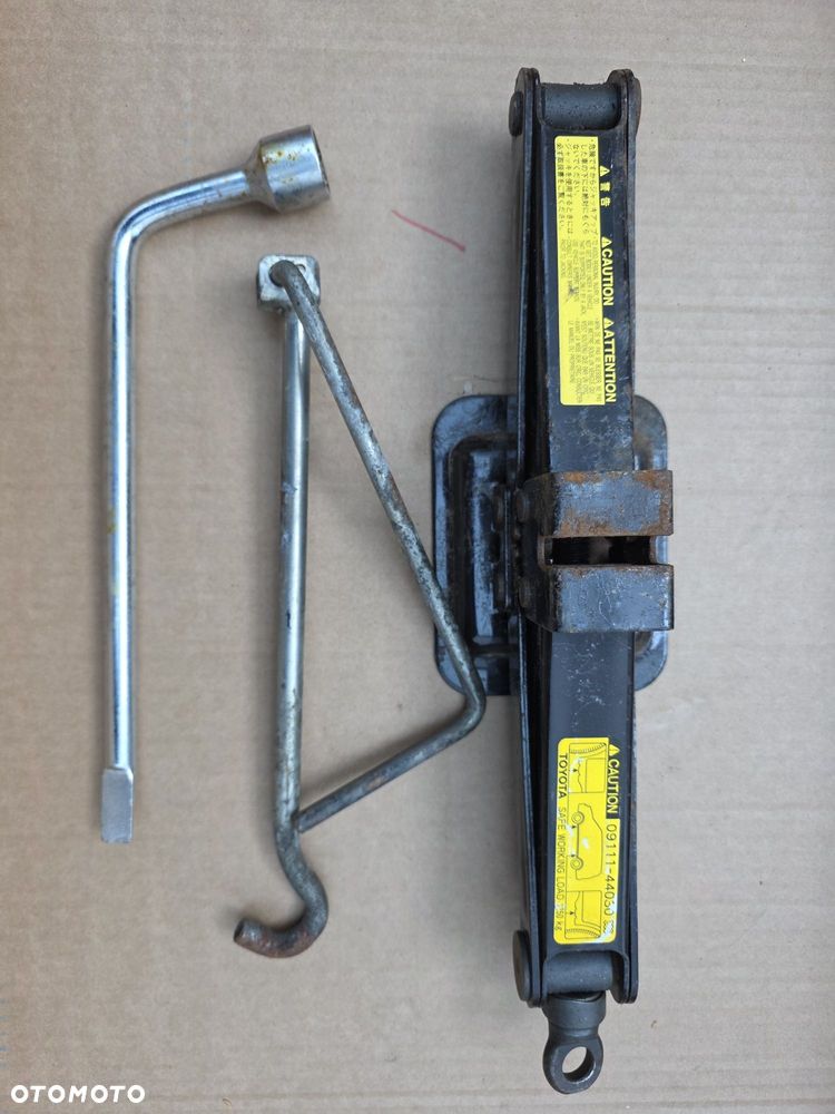 Toyota RAV4 II III lewarek podnośnik klucz wysyłka OLX oryginał - 1