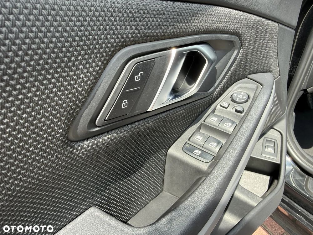 BMW Seria 3 318d mHEV - 35