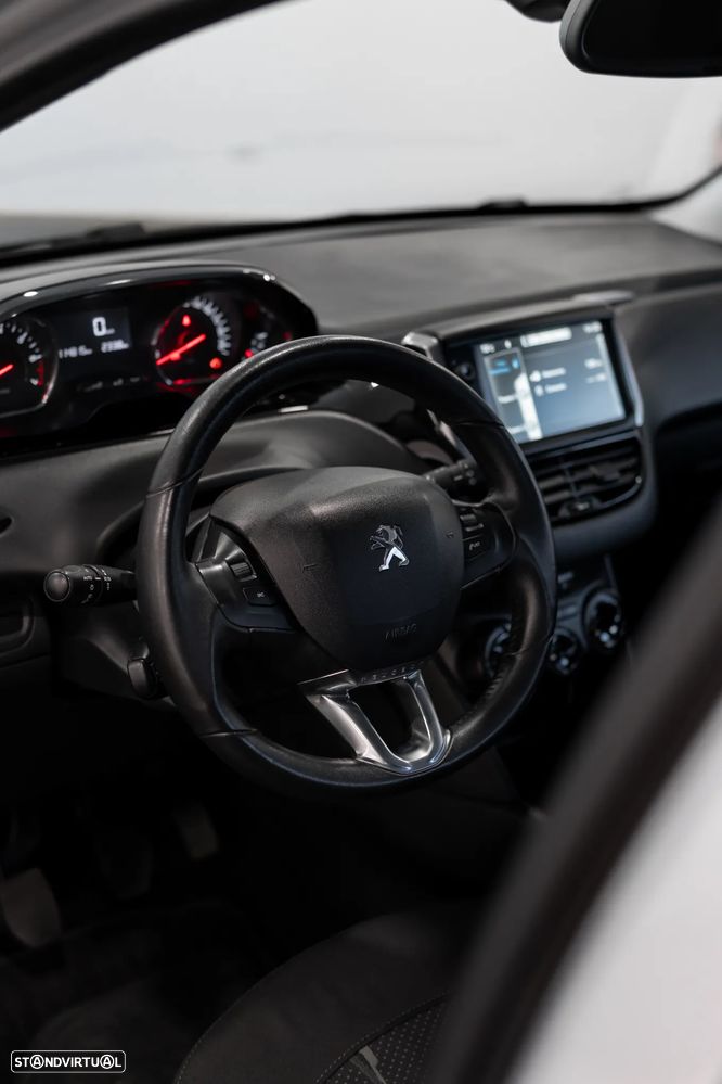 Peugeot 208 1.2 VTi SE Style - 28